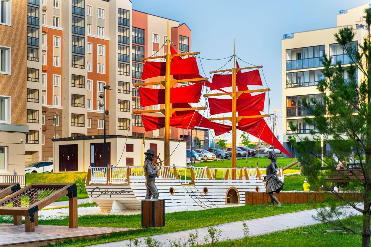 Скульптуры как послание: «Железно» превращает дворы в живые истории