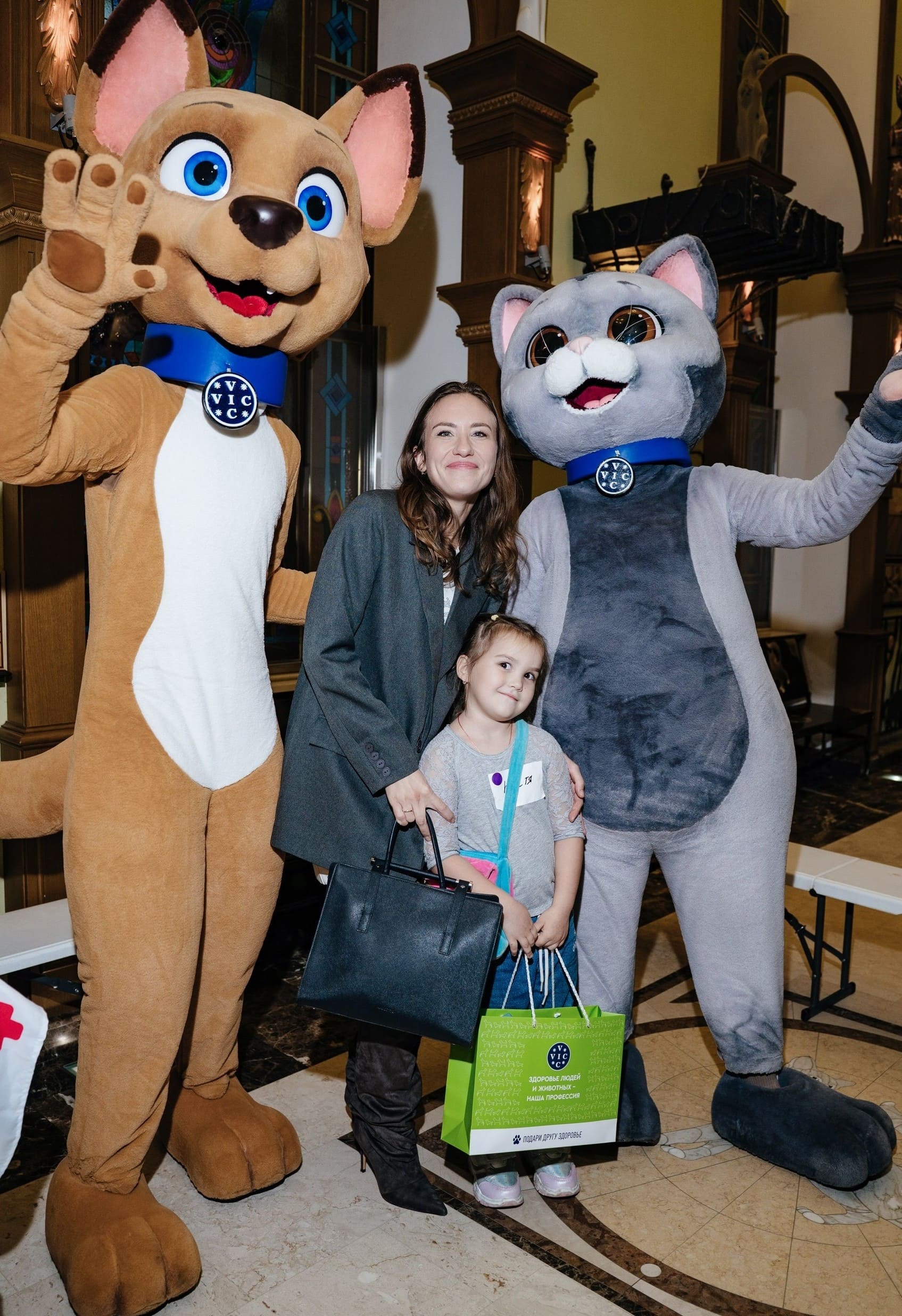 ГК ВИК и Театр Куклачева научили детей основам заботы о животных