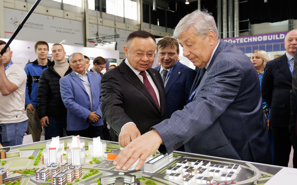 Антон Глушков принял участие в обходе выставки 100+ TechnoBuild