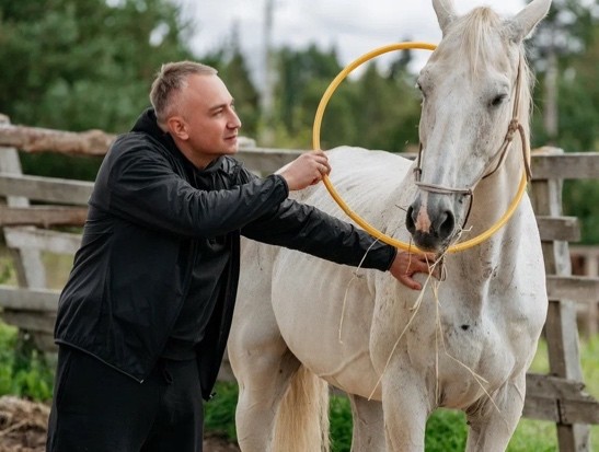 Как открыть новые стороны лидерства через общение с лошадьми