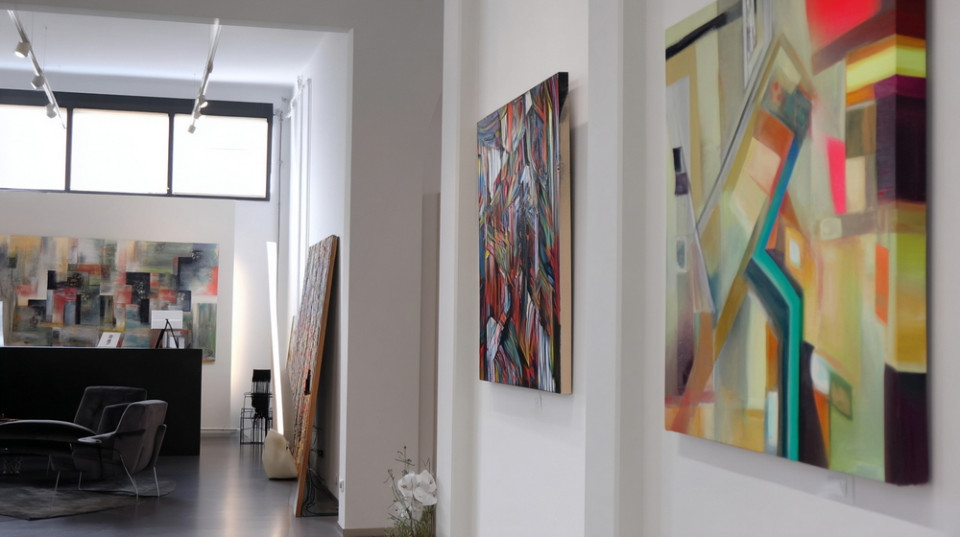 Искусство в офисе: как картины маслом влияют на бизнес-атмосферу