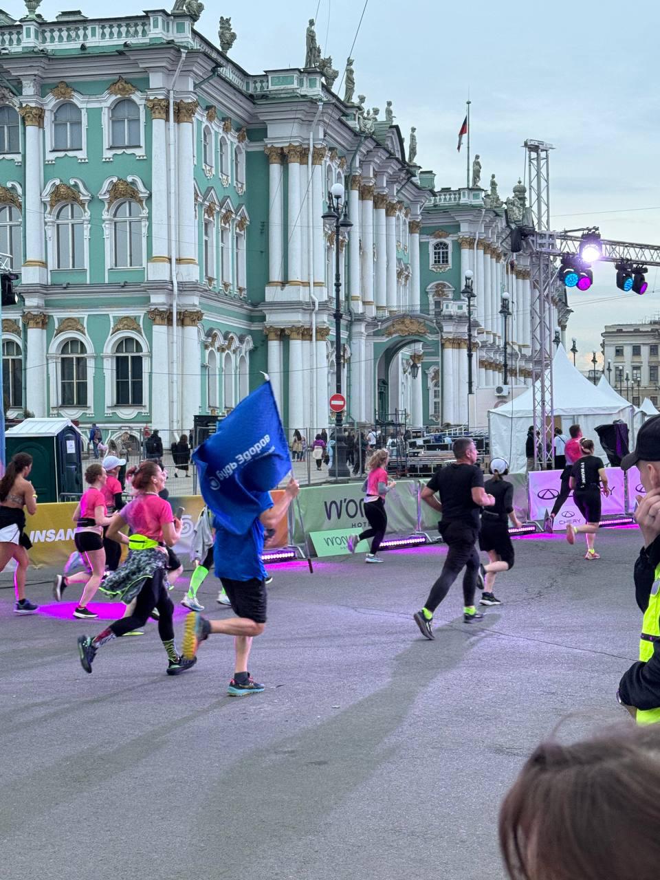 Команда «Будь Здоров» финишировала в забеге в Санкт-Петербурге