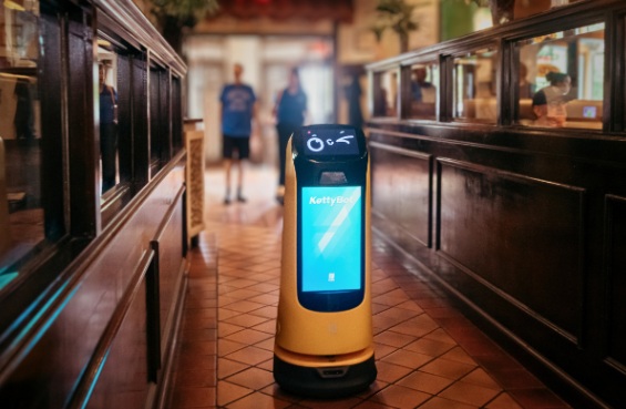 Роботы-официанты: технологии решают кадровый кризис в ресторанном бизнесе