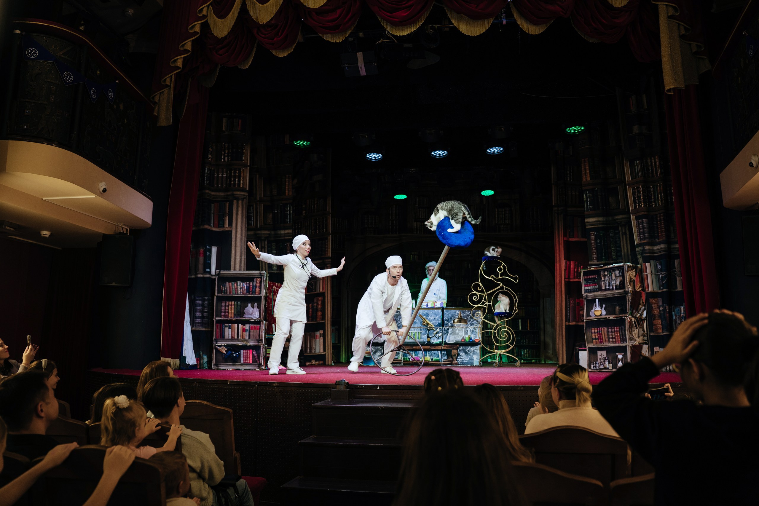 ГК ВИК и Театр Куклачева научили детей основам заботы о животных