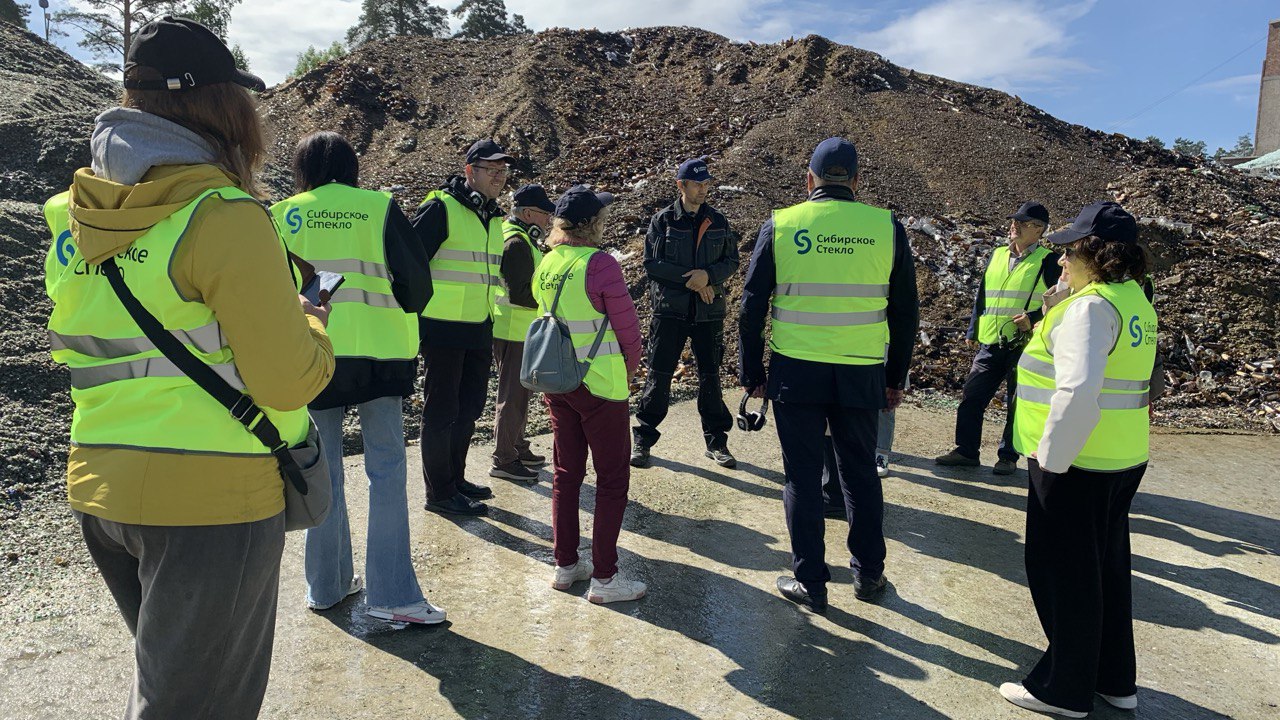 Возможности «Сибстекла» показали ученым СО РАН