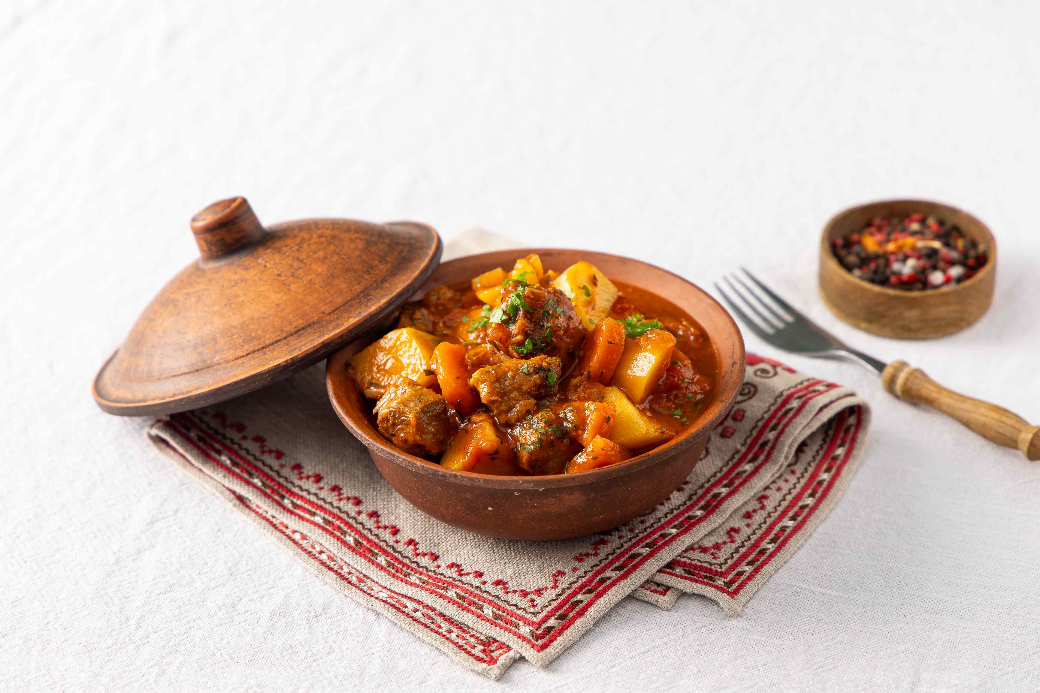 ВкусВилл выпустил региональные блюда: от соуса по-кубански до толченки