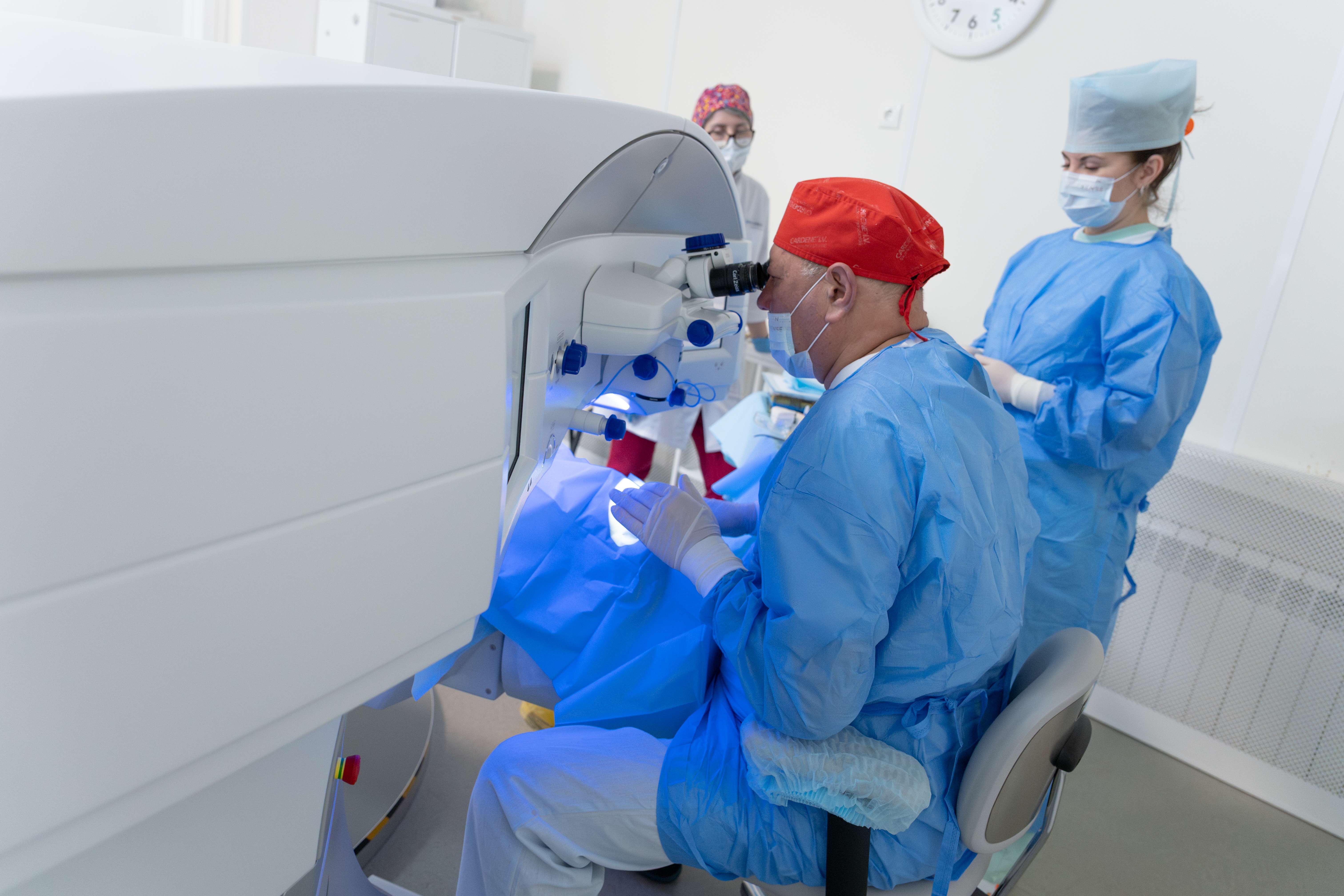 От лезвия к лазеру: почему коррекция зрения требует инвестиций