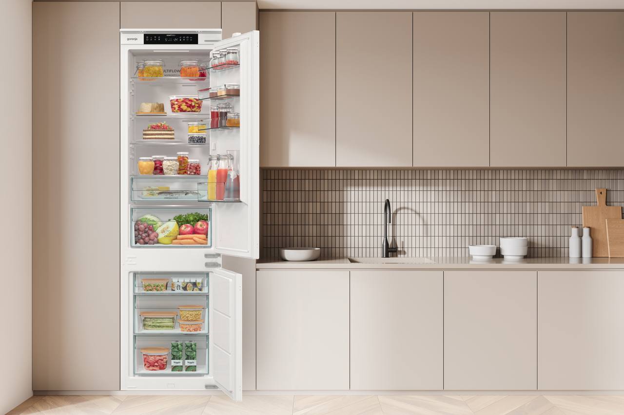 Gorenje выпустил встраиваемый холодильник для небольших кухонь