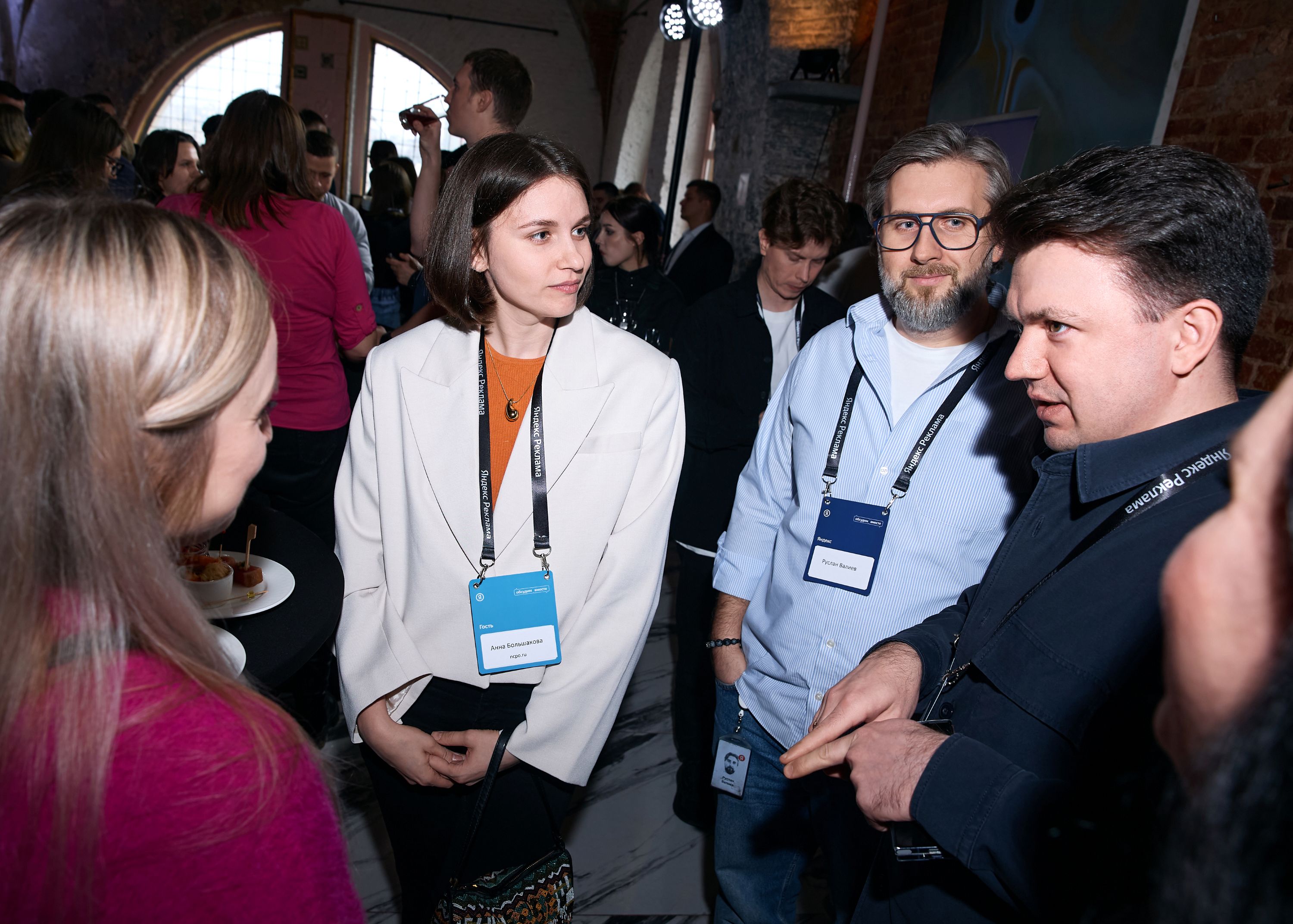 Генеральный директор УЦ-ПРО Алексей Крупкин обсуждает различия в подходах к рекламе услуг с маркетологами прямых конкурентов.