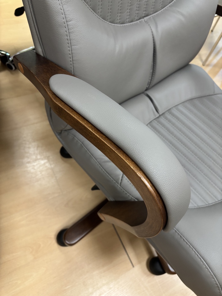 Как выбрать кресло руководителя так, чтобы потом не пожалеть