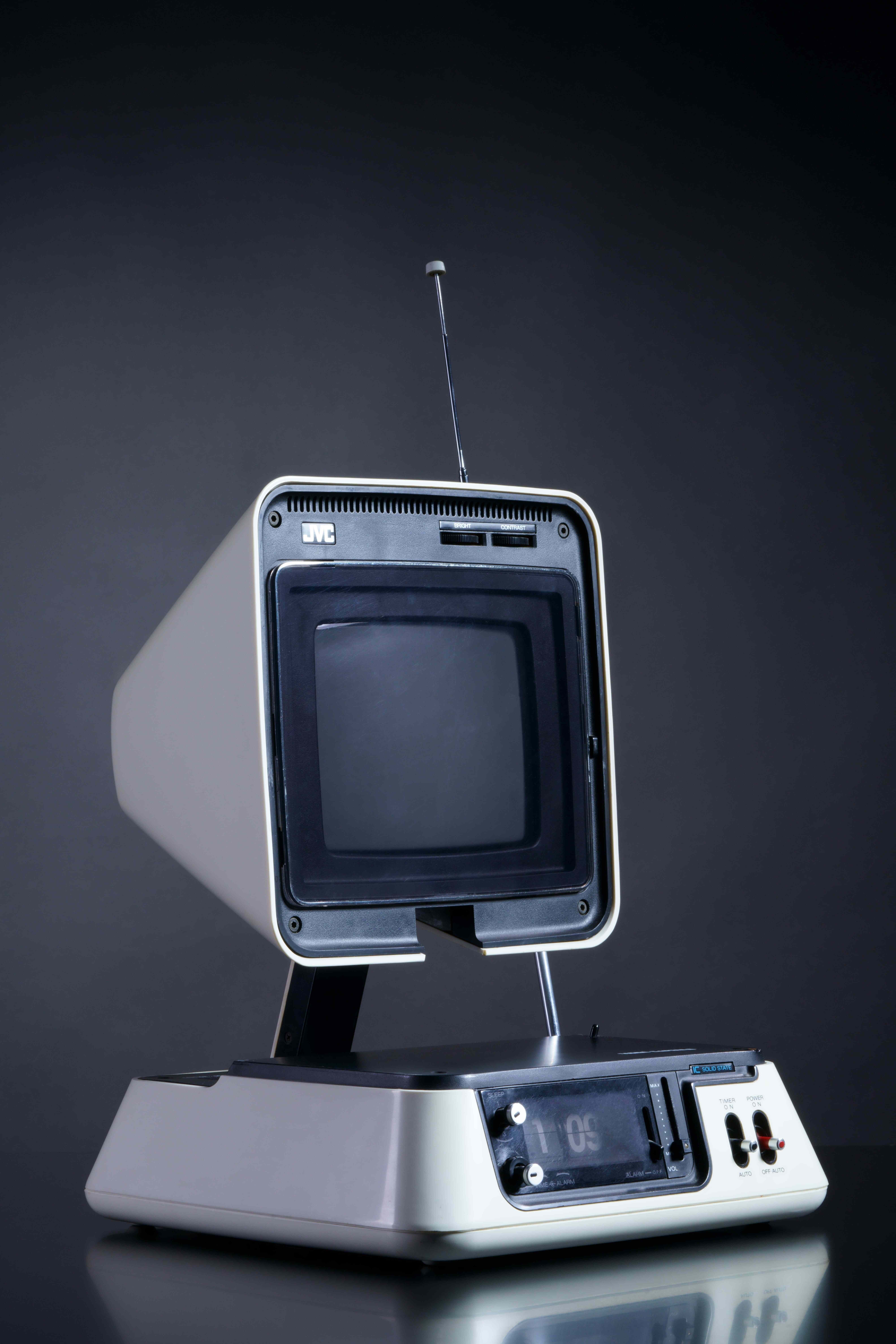 Елена Орлова: как дизайн эпохи Space Age превращается в искусство