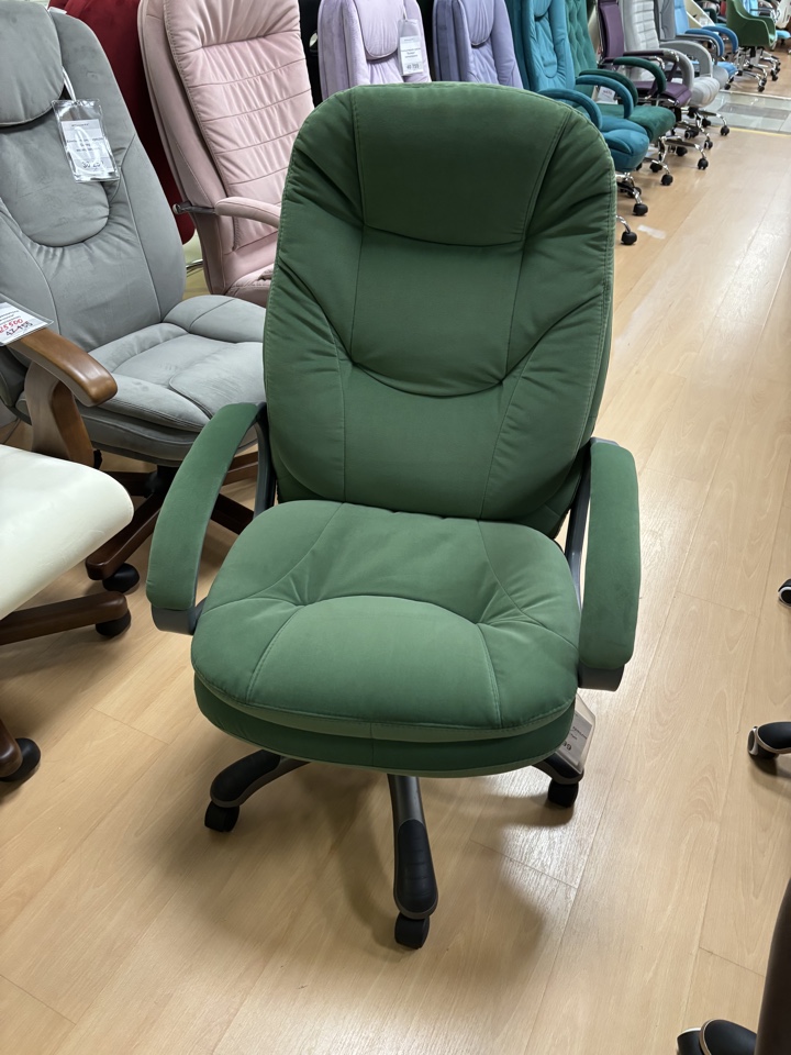 Компьютерное кресло в ткани — как выбрать