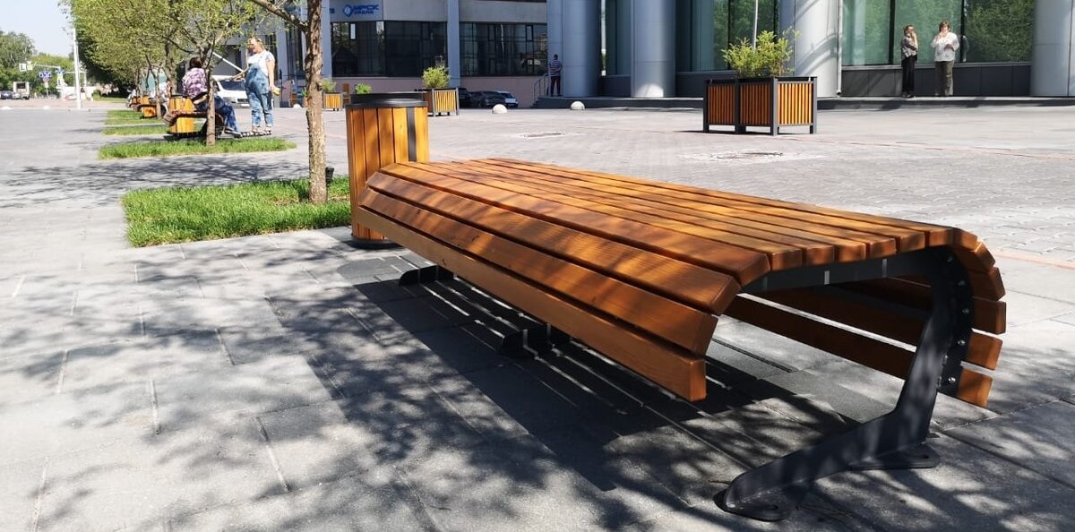 Как защитить деревянную мебель на улице: масло, лак или краска