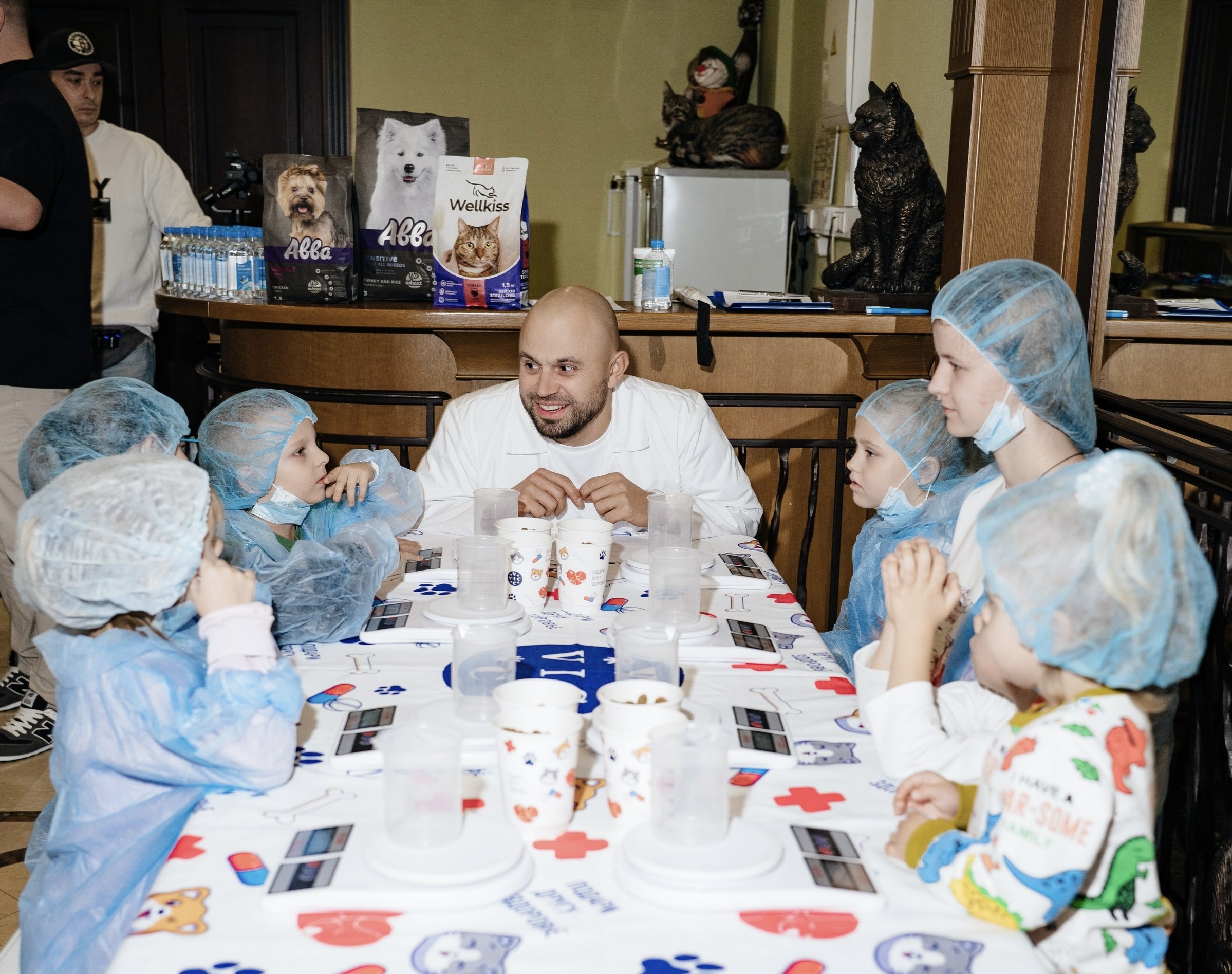 ГК ВИК и Театр Куклачева научили детей основам заботы о животных