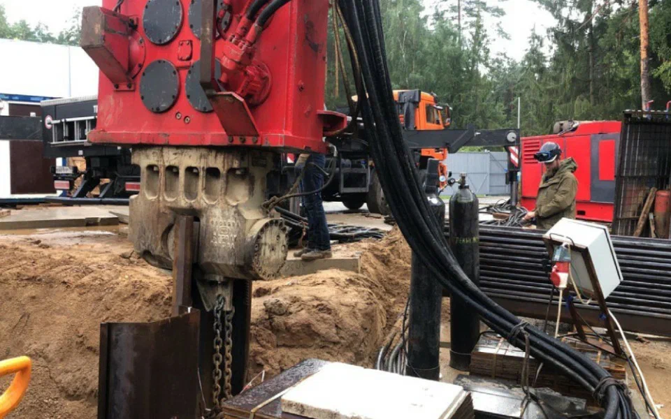 Вибропогружение шпунта