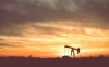 Добыча нефти на закате