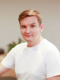 Максим Фролов