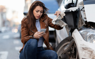 Росгосстрах выпустил видеоролик о том, как заявить о ДТП через смартфон