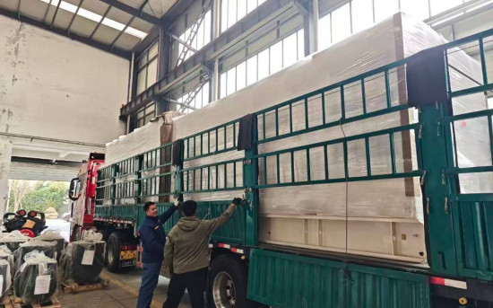 Погрузка первых газопоршневых установок