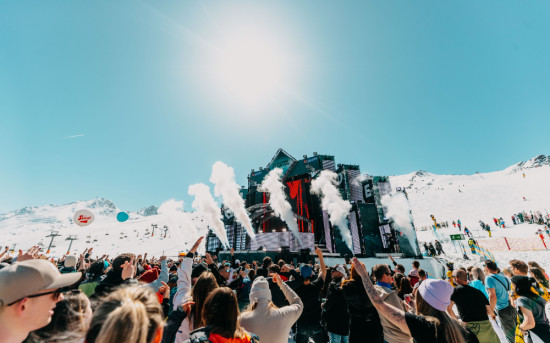 От Куршевеля до Шерегеша: как выбрать место для apres ski этой зимой