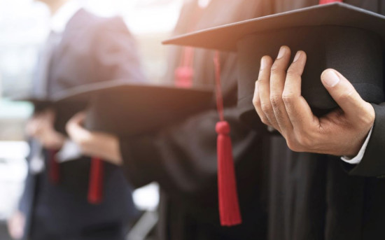 Большинство коллекторов имеют высшее образование