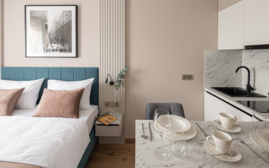 Как изменение курсов валют влияет на стоимость производства мебели