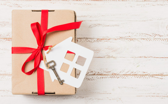 Дарственная 2025: что изменилось и как подарить квартиру правильно