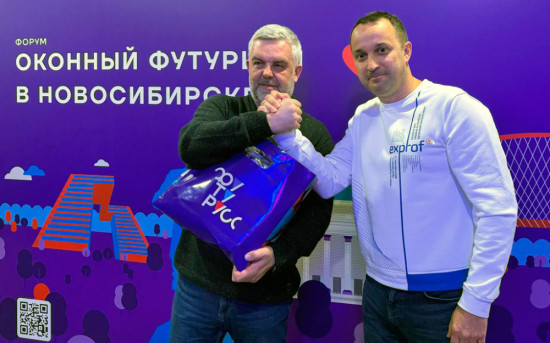 Руководители ТД ЭксПроф (Тюмень) и компании НАРС (Омск) на оконном форуме в Новосибирске