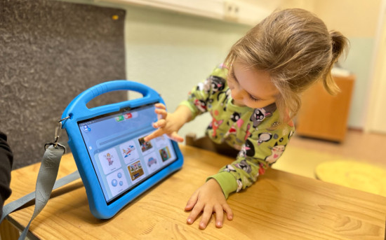 АЛМА и ИРАВ запустили проект по цифровой коммуникации для детей с РАС