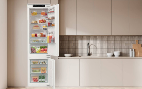 Gorenje выпустил встраиваемый холодильник для небольших кухонь