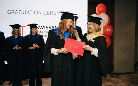 Студенты и преподаватели SWISSAM