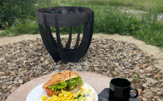 Глэмпинг и терапия тишины: как отдых перестает быть шумным