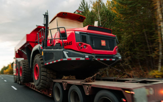 ЦЕМРОС закупил 14 новых самосвалов для разработки карьеров