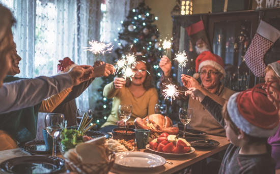 Застольные поздравления и новогодние слова: как не испортить праздник