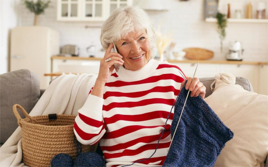 Как организовать досуг пожилого человека дома без затрат