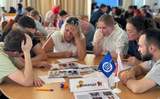 В стенах ДК «Чайка» состоялась интеллектуальная игра Осенний «Мозголом»