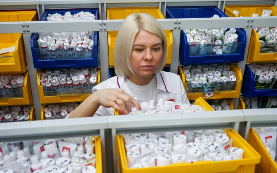 Дегустатор зубной пасты на фабрике SPLAT Global