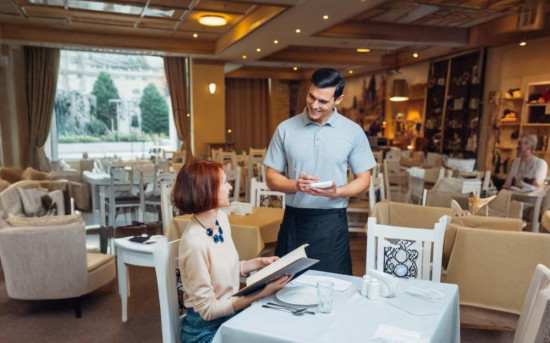 Как выбрать подходящую форму для персонала кафе и ресторана