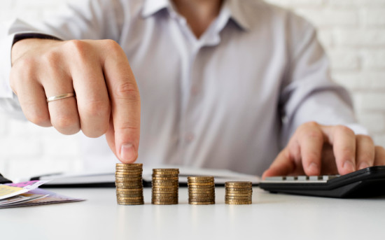 Сравни: 40% россиян выбираюют вклады и накопительные счета для экономии