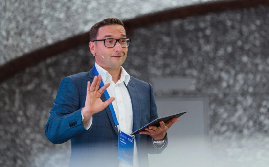 Корпоратив, который работает на компанию