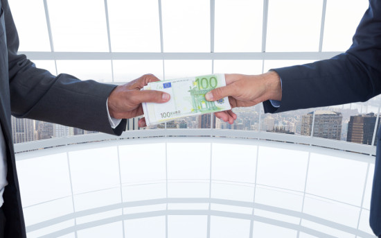 Переводы из Европы: актуальные способы получения денег в Россию в 2026