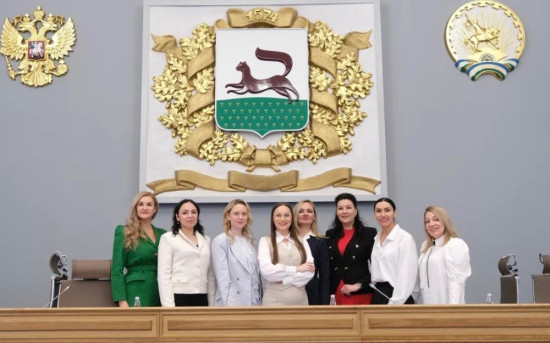 Председатель Союза пиарщиков Мария Тарханова, вице-председатели, руководители региональных отделений и представители бизнес-сообщества Уфы в здании администрации