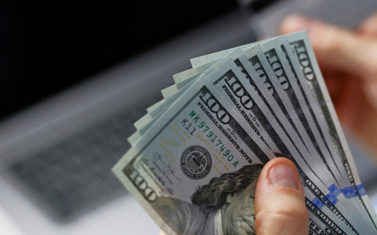 Как платить в США туристам из России: 4 актуальных способа