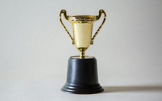 Академия бизнеса Б1 одержала победу в премии «Хрустальная Пирамида 2025»