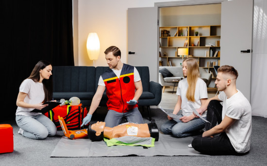Обучение по оказанию первой помощи: новые требования 2025