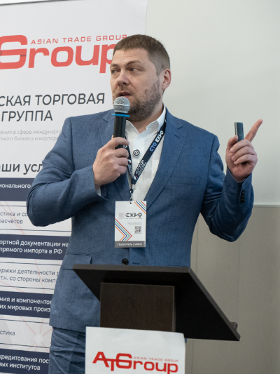 На фото Евгений Остряков
