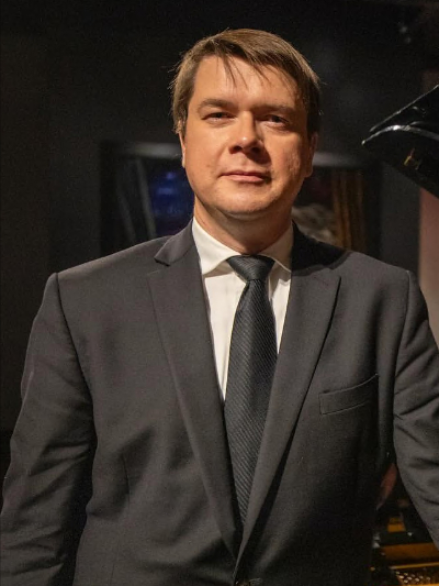 На фото Михаил Платонов