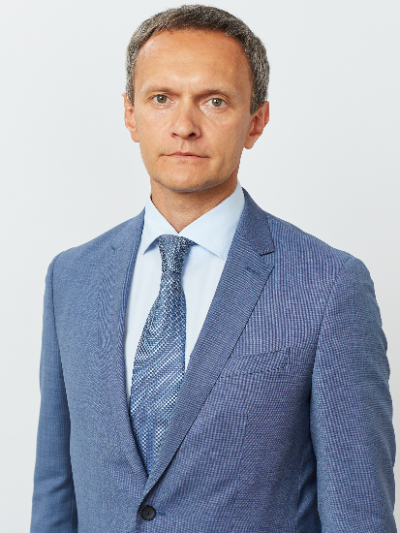 На фото Евгений Новиков