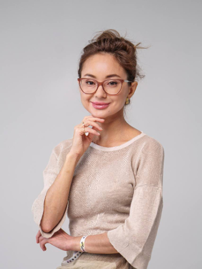 На фото Алина Саяпова