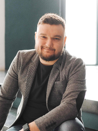 На фото Артур Хусаинов На фото Артур Хусаинов